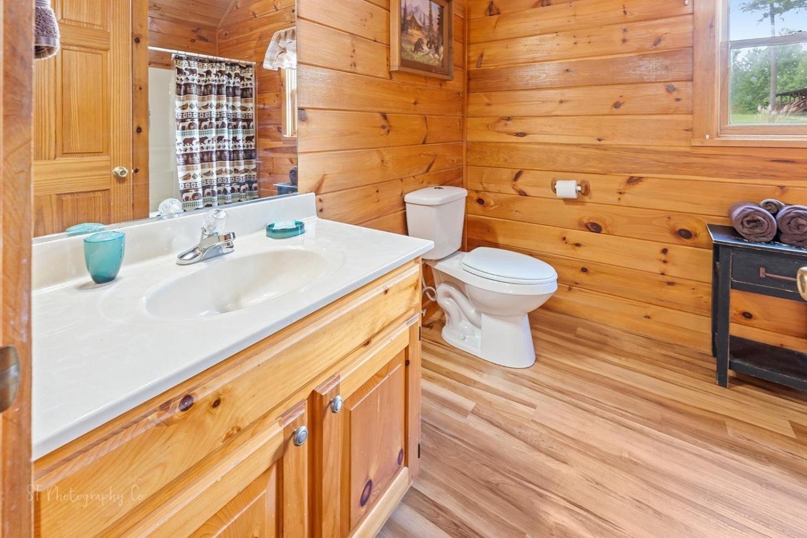 Hibernation Station Cabin เซอเวียร์วีล ภายนอก รูปภาพ
