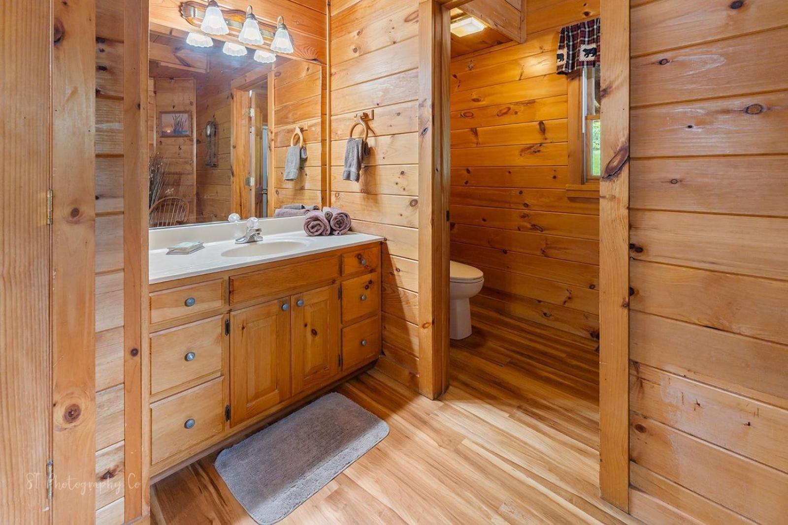 Hibernation Station Cabin เซอเวียร์วีล ภายนอก รูปภาพ