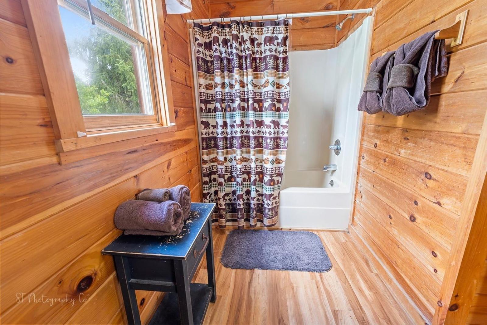 Hibernation Station Cabin เซอเวียร์วีล ภายนอก รูปภาพ